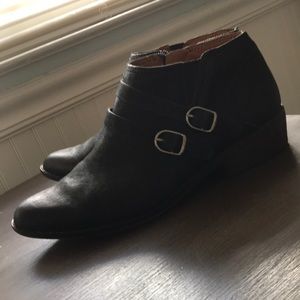 Lucky Brand Size 7.5 ankle booties